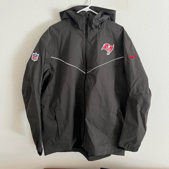 Nike NFL Tampa Bay Buccaneers Team Issue Storm Fit Rain Sideline Jacket Mens 2XL